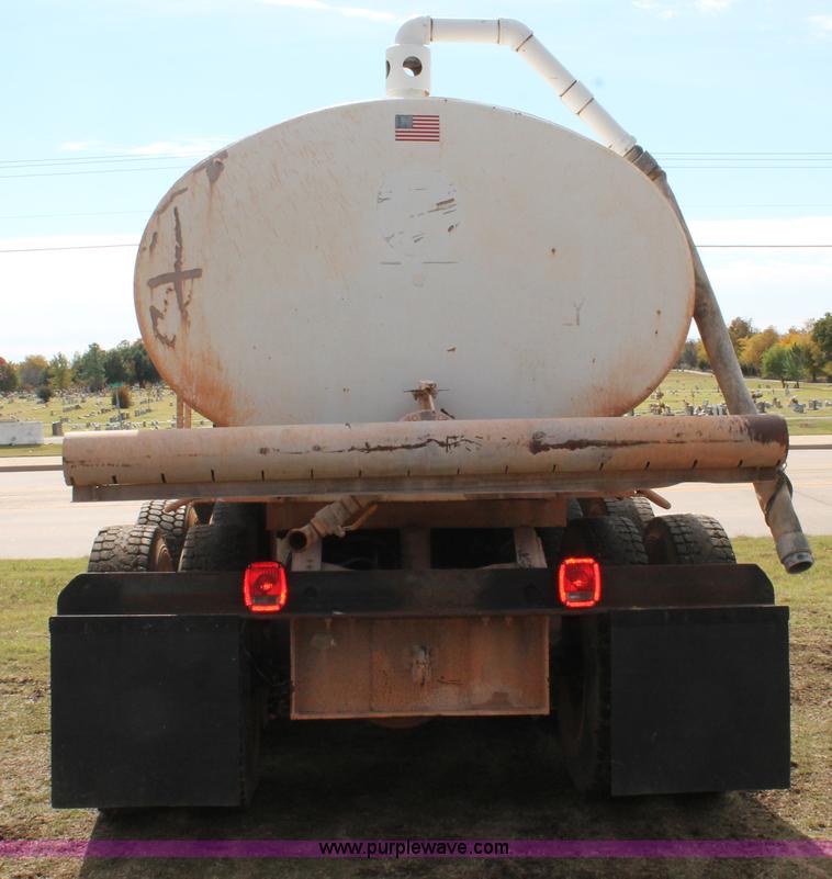 image for item H4208 1985 Peterbilt 359 semi truck