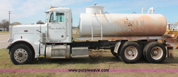 image for item H4208 1985 Peterbilt 359 semi truck