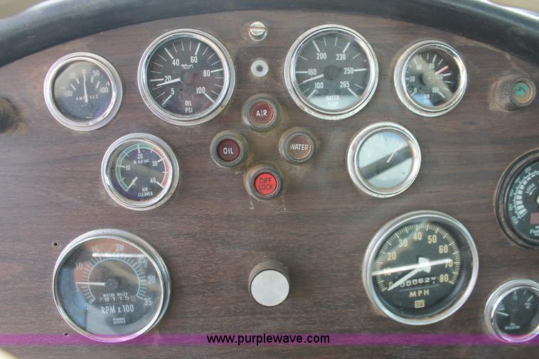 image for item H4208 1985 Peterbilt 359 semi truck