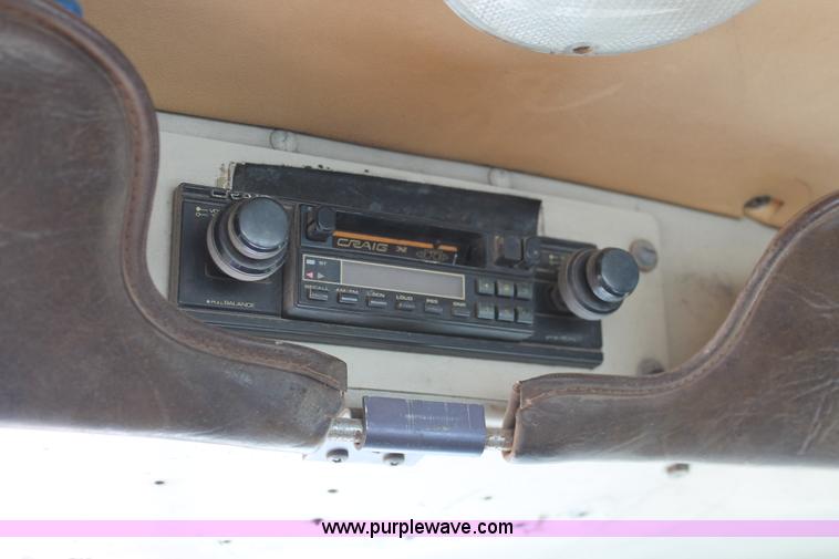 image for item H4208 1985 Peterbilt 359 semi truck