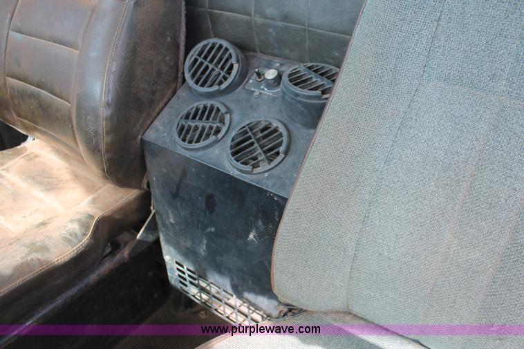 image for item H4208 1985 Peterbilt 359 semi truck