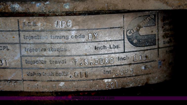 image for item H4208 1985 Peterbilt 359 semi truck