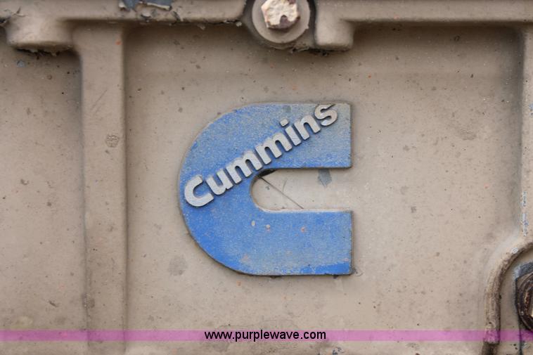 image for item H4208 1985 Peterbilt 359 semi truck