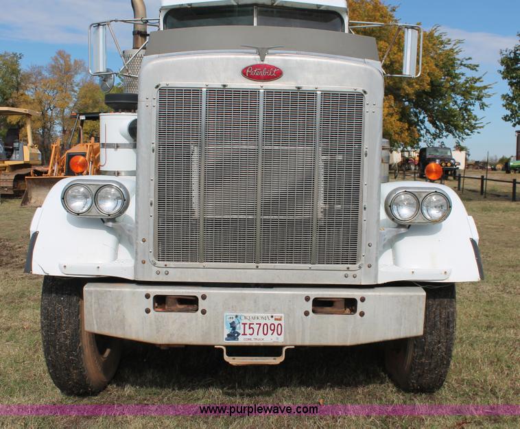 image for item H4208 1985 Peterbilt 359 semi truck