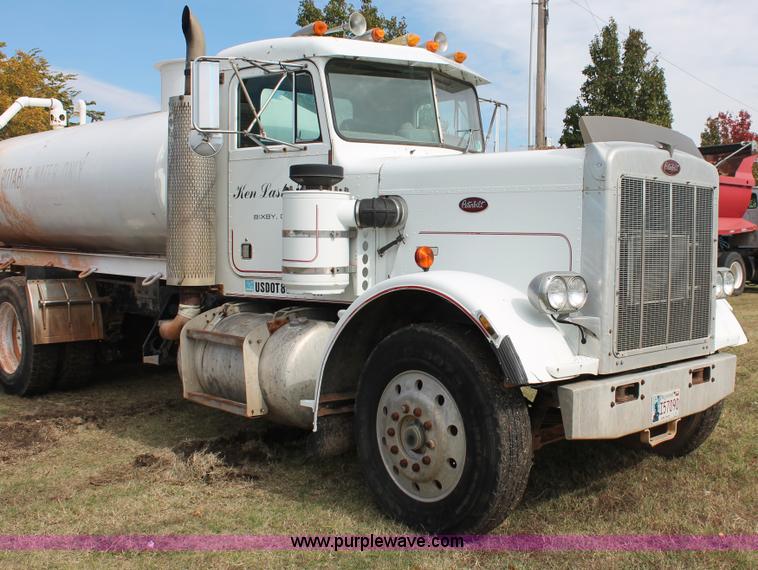 image for item H4208 1985 Peterbilt 359 semi truck