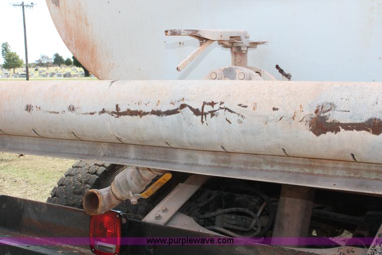 image for item H4208 1985 Peterbilt 359 semi truck