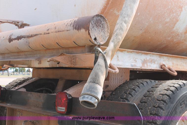 image for item H4208 1985 Peterbilt 359 semi truck