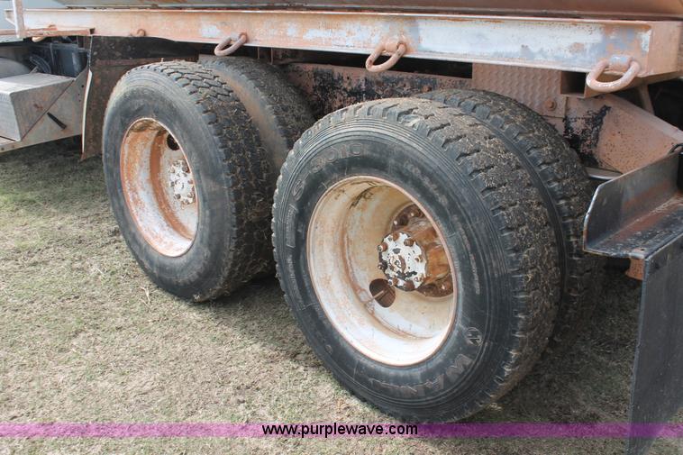 image for item H4208 1985 Peterbilt 359 semi truck