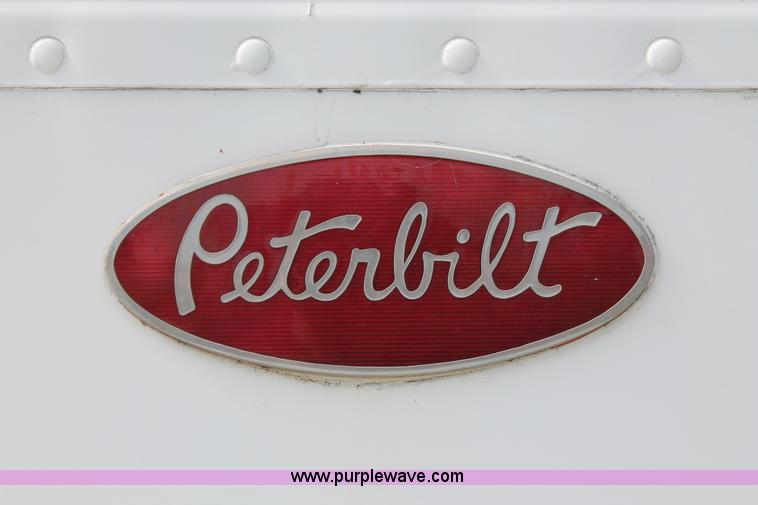 image for item H4208 1985 Peterbilt 359 semi truck