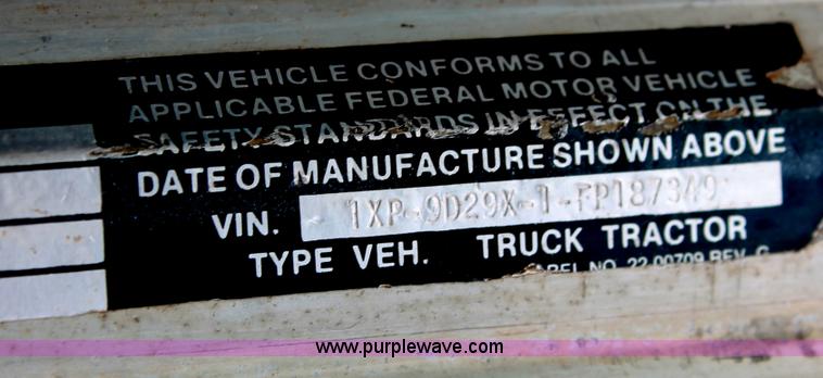 image for item H4208 1985 Peterbilt 359 semi truck