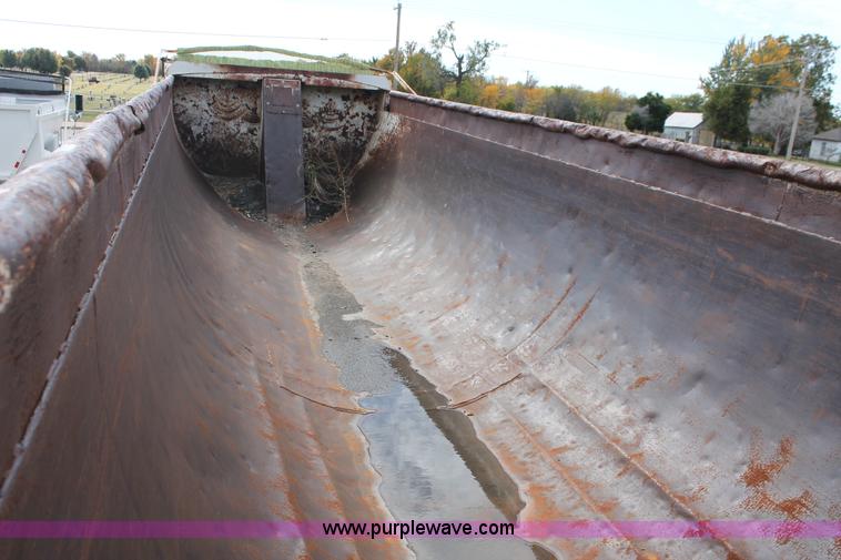 image for item H4210 1985 Fruehauf 30' barrel end dump trailer