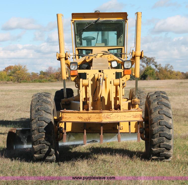 image for item H4211 1995 John Deere 770BH articulated motor grader