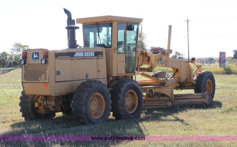 image for item H4211 1995 John Deere 770BH articulated motor grader