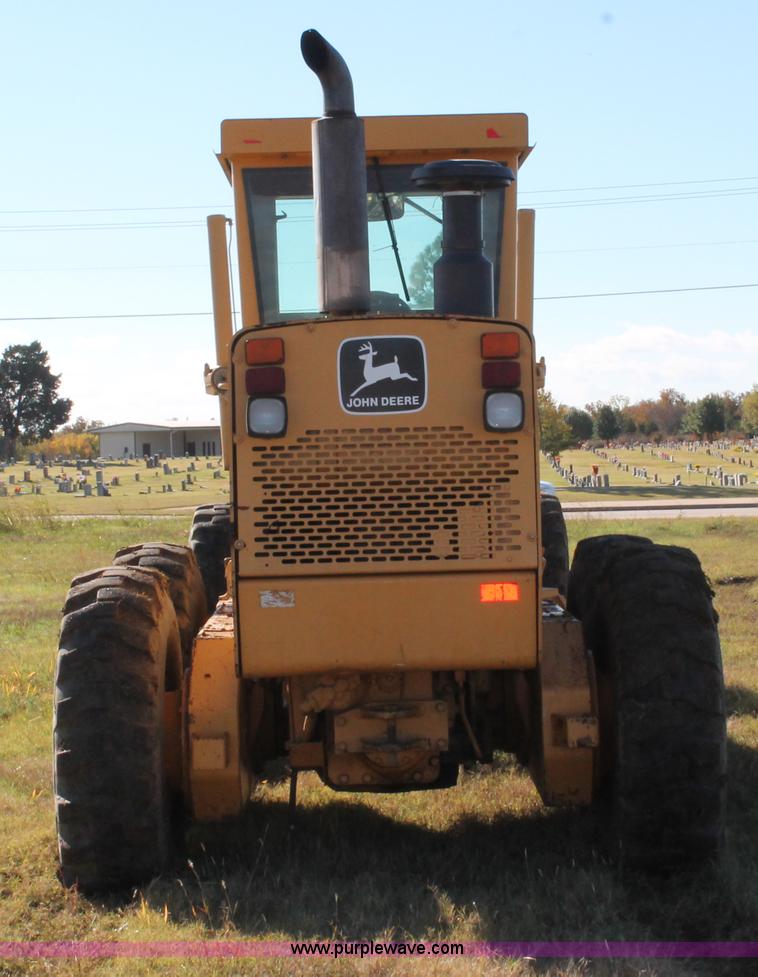 image for item H4211 1995 John Deere 770BH articulated motor grader