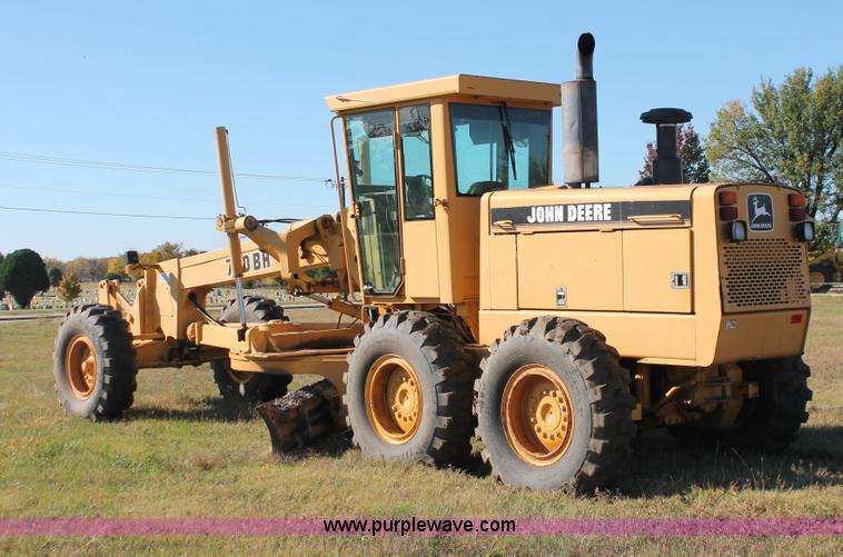 image for item H4211 1995 John Deere 770BH articulated motor grader