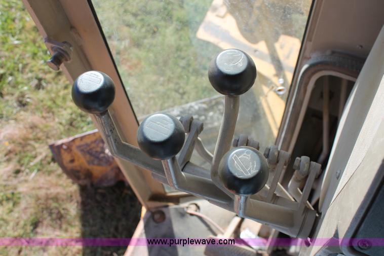 image for item H4211 1995 John Deere 770BH articulated motor grader