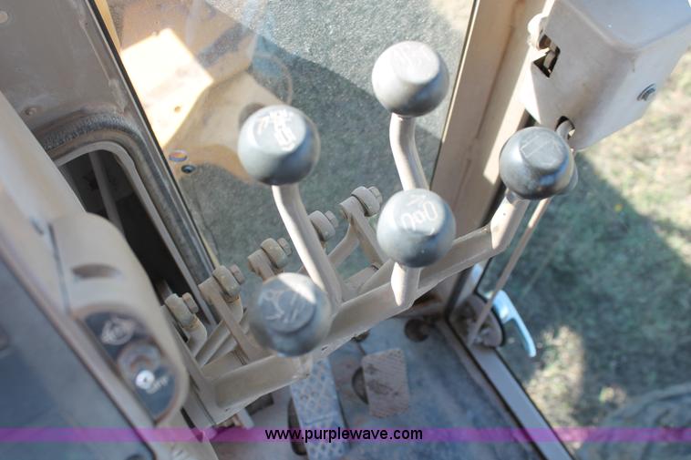 image for item H4211 1995 John Deere 770BH articulated motor grader