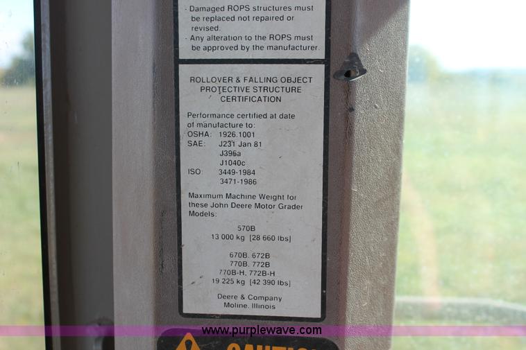 image for item H4211 1995 John Deere 770BH articulated motor grader