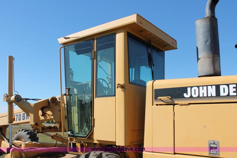 image for item H4211 1995 John Deere 770BH articulated motor grader