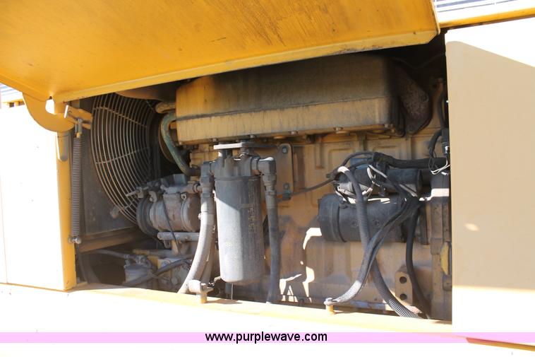 image for item H4211 1995 John Deere 770BH articulated motor grader