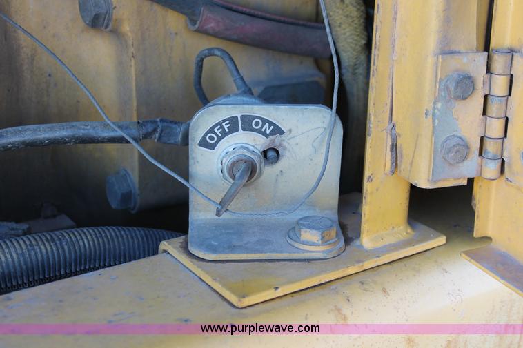 image for item H4211 1995 John Deere 770BH articulated motor grader