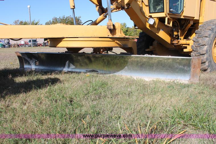 image for item H4211 1995 John Deere 770BH articulated motor grader