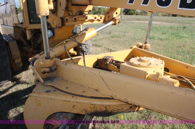 image for item H4211 1995 John Deere 770BH articulated motor grader