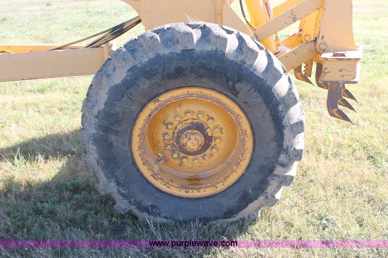 image for item H4211 1995 John Deere 770BH articulated motor grader