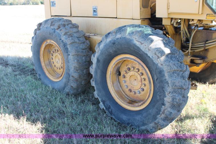 image for item H4211 1995 John Deere 770BH articulated motor grader