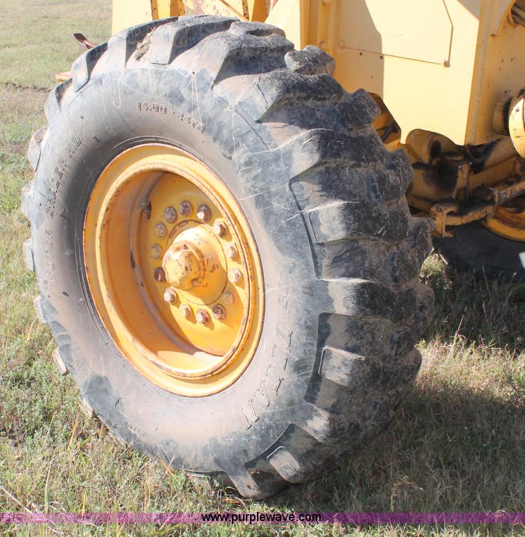 image for item H4211 1995 John Deere 770BH articulated motor grader