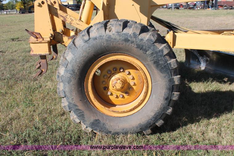 image for item H4211 1995 John Deere 770BH articulated motor grader