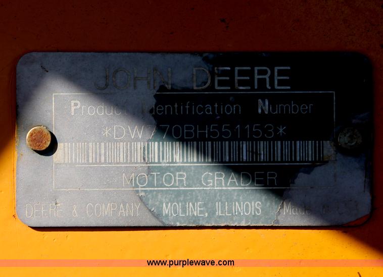 image for item H4211 1995 John Deere 770BH articulated motor grader