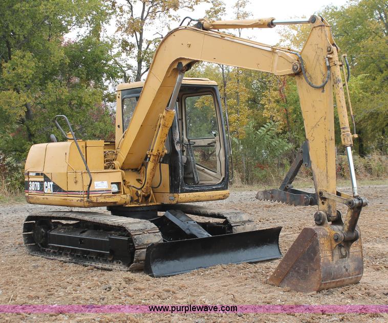 image for item H4212 1998 Caterpillar 307B mini excavator