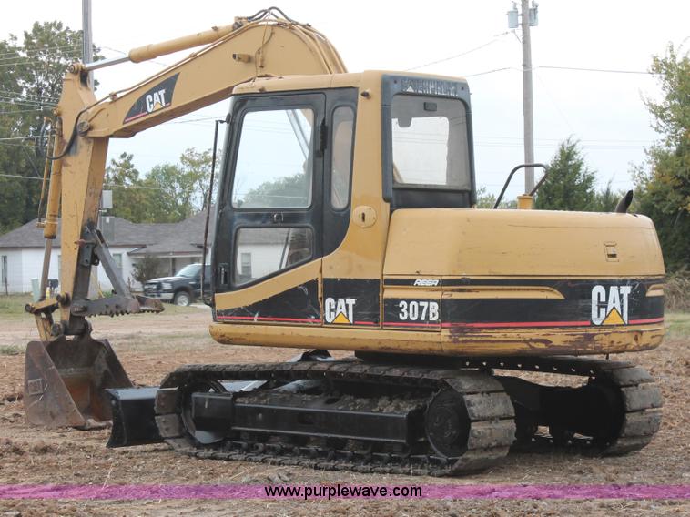 image for item H4212 1998 Caterpillar 307B mini excavator