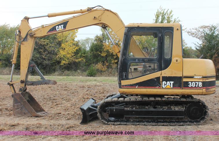 image for item H4212 1998 Caterpillar 307B mini excavator