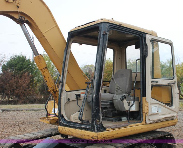 image for item H4212 1998 Caterpillar 307B mini excavator