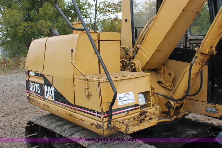 image for item H4212 1998 Caterpillar 307B mini excavator