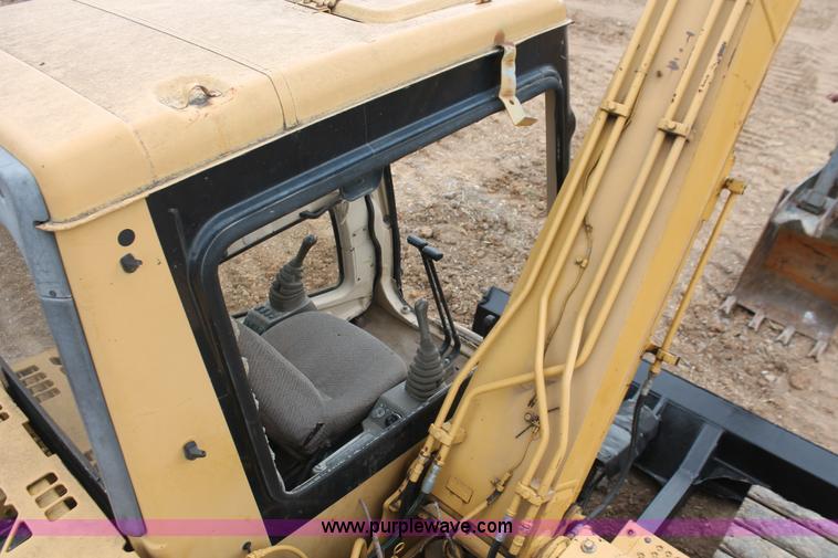 image for item H4212 1998 Caterpillar 307B mini excavator