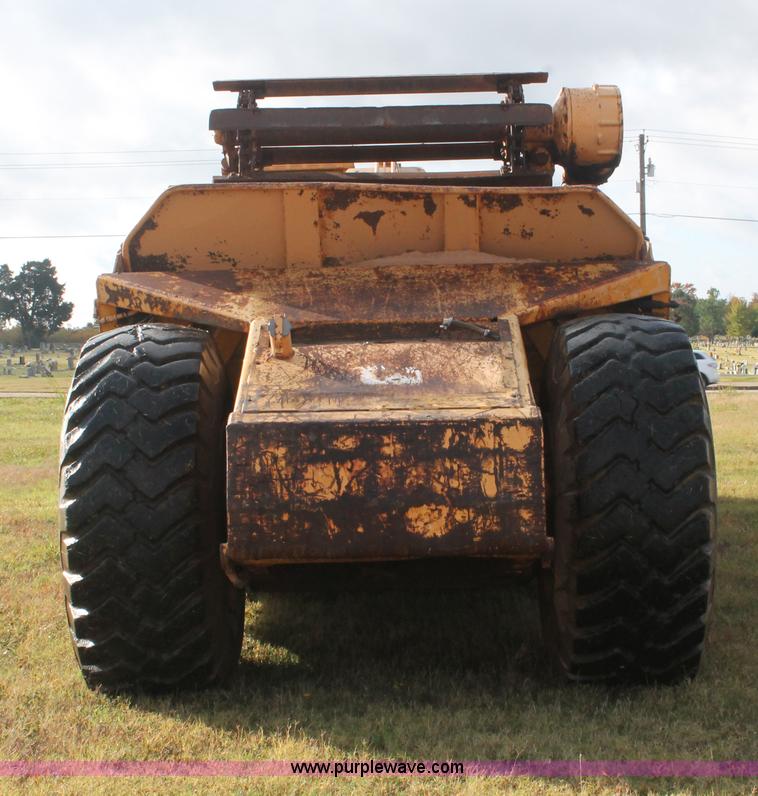 image for item H4214 1981 John Deere 862 elevating paddle scraper