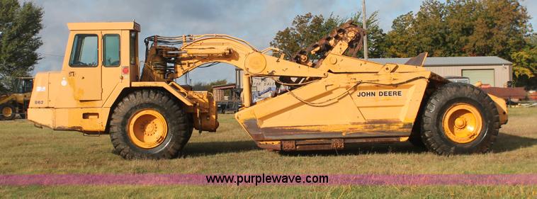 image for item H4214 1981 John Deere 862 elevating paddle scraper