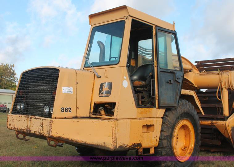image for item H4214 1981 John Deere 862 elevating paddle scraper