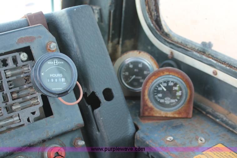 image for item H4214 1981 John Deere 862 elevating paddle scraper