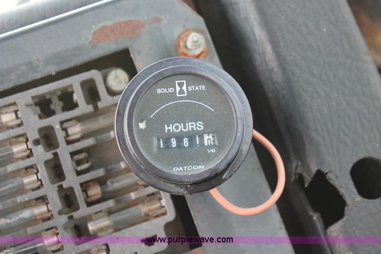 image for item H4214 1981 John Deere 862 elevating paddle scraper