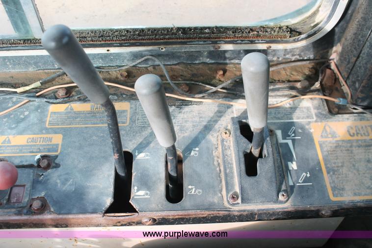 image for item H4214 1981 John Deere 862 elevating paddle scraper