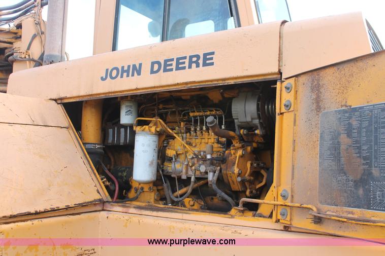 image for item H4214 1981 John Deere 862 elevating paddle scraper