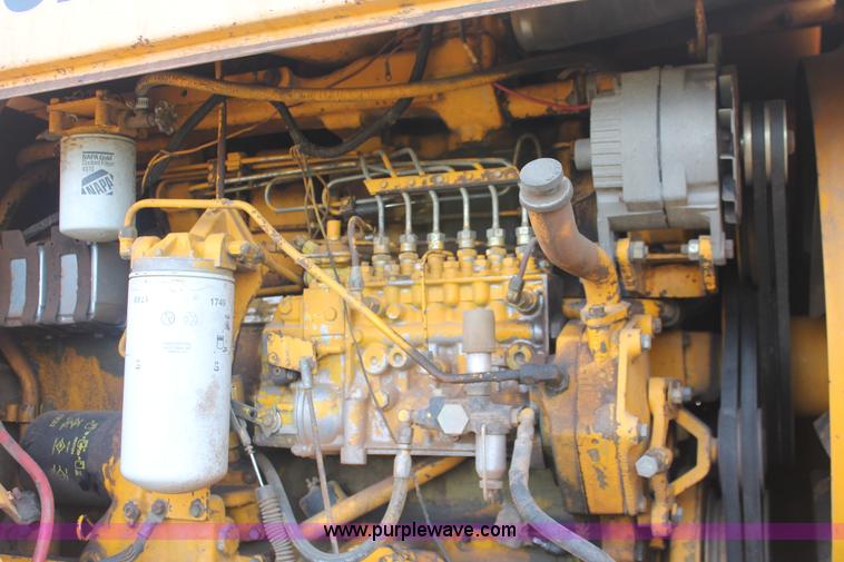 image for item H4214 1981 John Deere 862 elevating paddle scraper