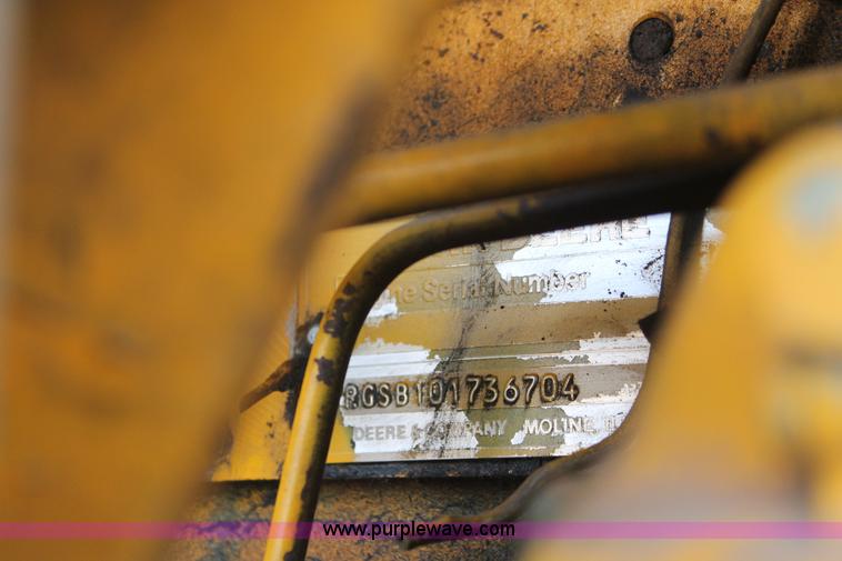 image for item H4214 1981 John Deere 862 elevating paddle scraper