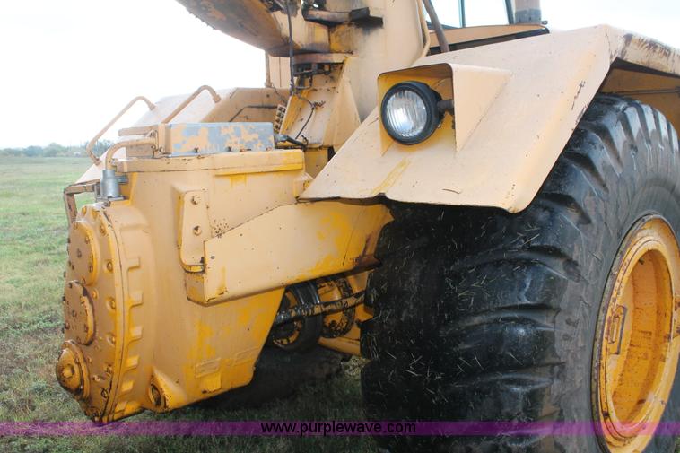 image for item H4214 1981 John Deere 862 elevating paddle scraper