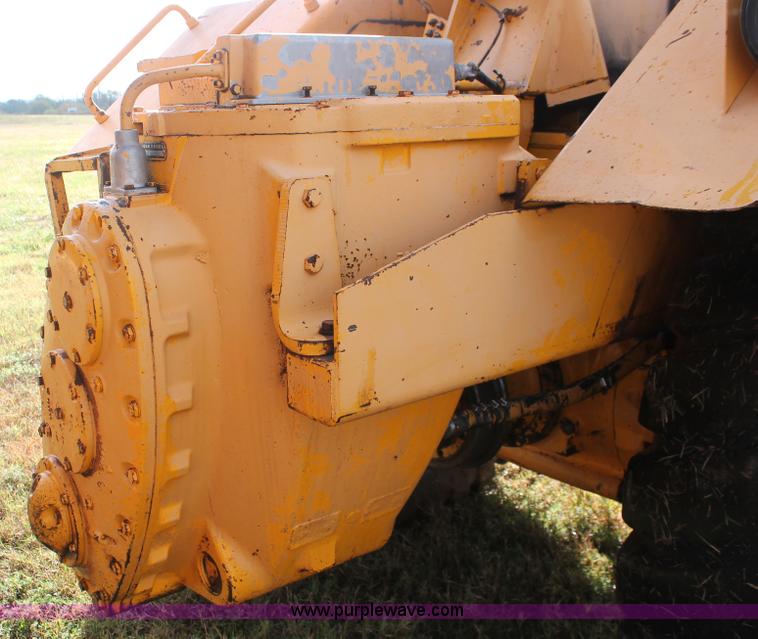 image for item H4214 1981 John Deere 862 elevating paddle scraper