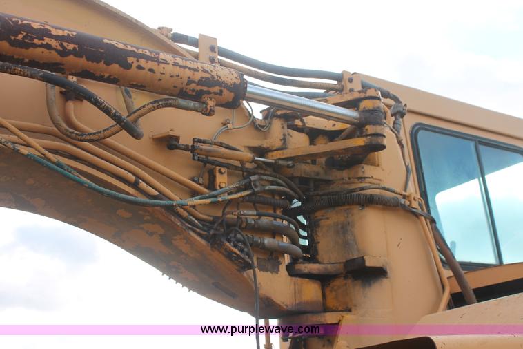 image for item H4214 1981 John Deere 862 elevating paddle scraper